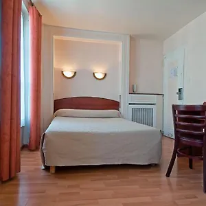 Saint Quentin 2*, Paris France